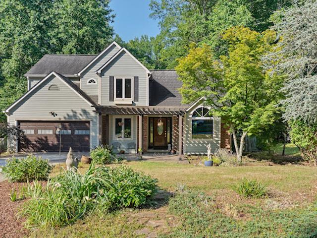 House for sale in Roswell