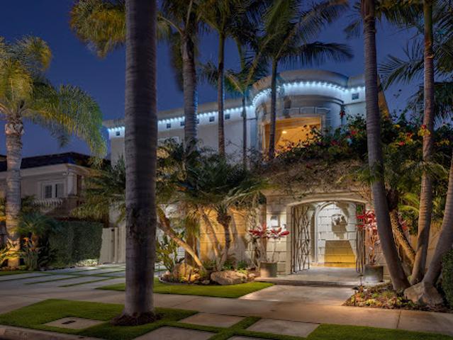 House for sale in Huntington Beach, California