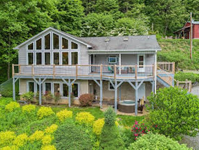 House for sale in Waynesville