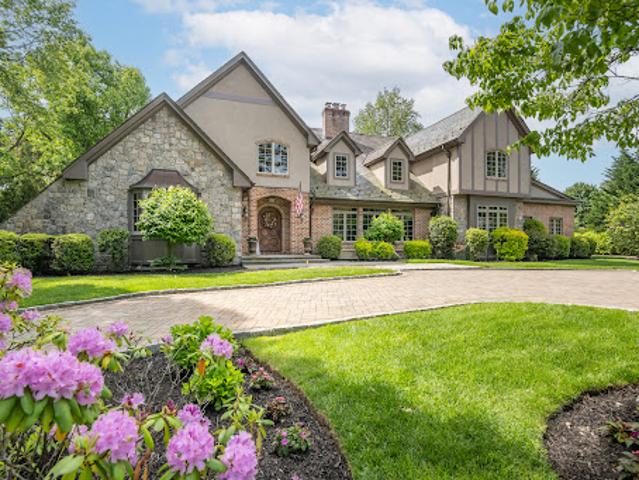House for sale in Manhasset