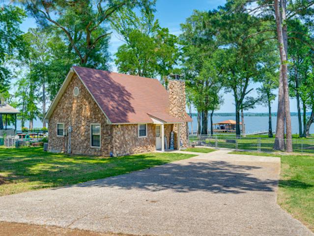 House for sale in Henderson, Texas