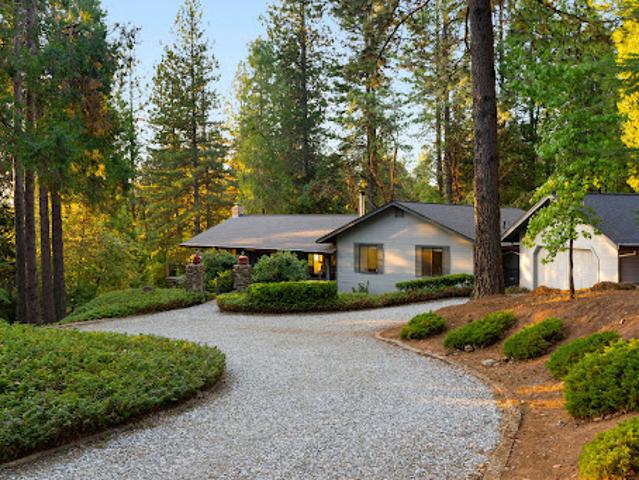 House for sale in Camino, California