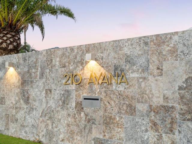 House for sale in Mermaid Waters, Gold Coast City
