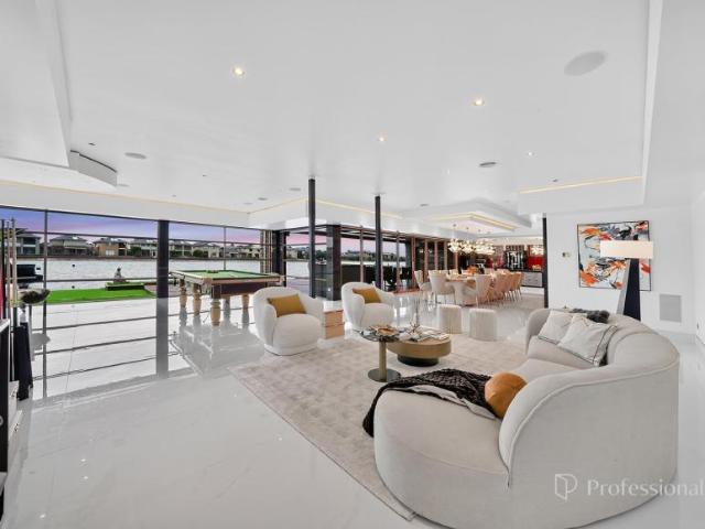 House for sale in Sanctuary Lakes, Melbourne