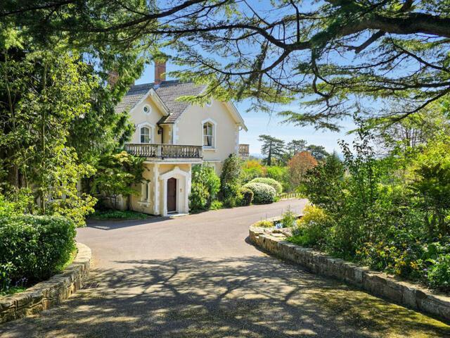 House for sale in Caterham Valley, Hillview