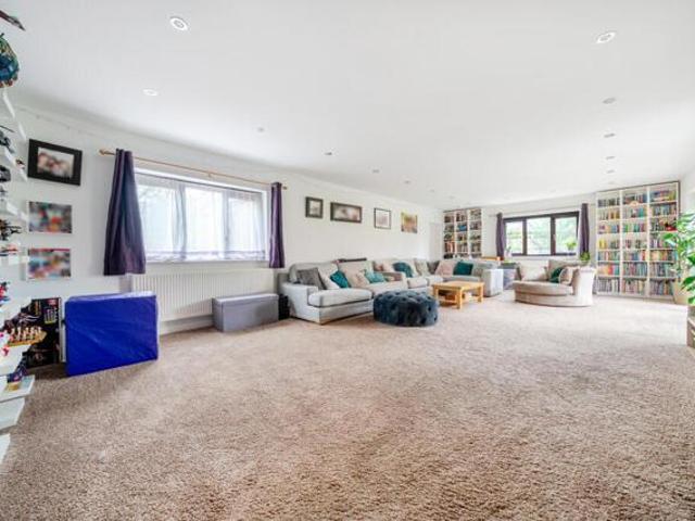 House for sale in Fleet, Hart