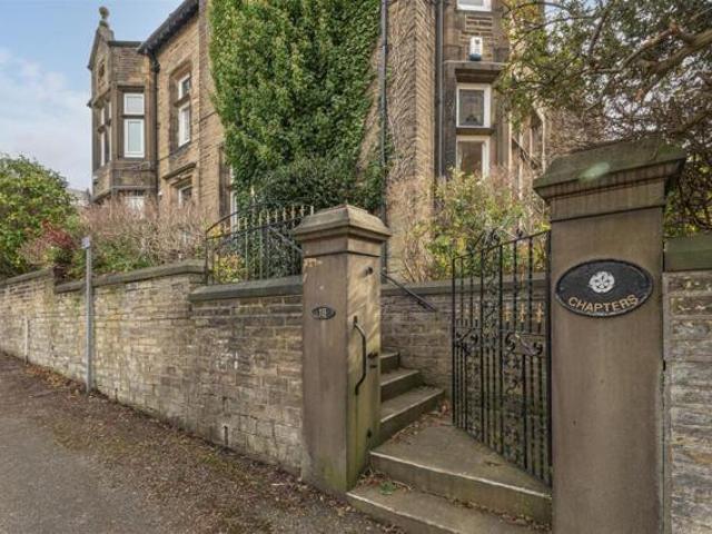 House for sale in Huddersfield, West Yorkshire
