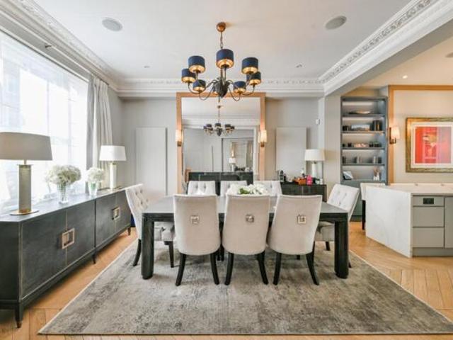 House for sale in Brompton, London