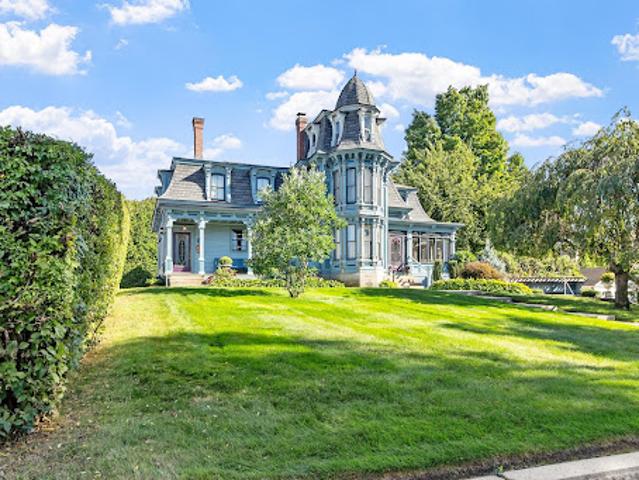 House for sale in Lowell, Middlesex County