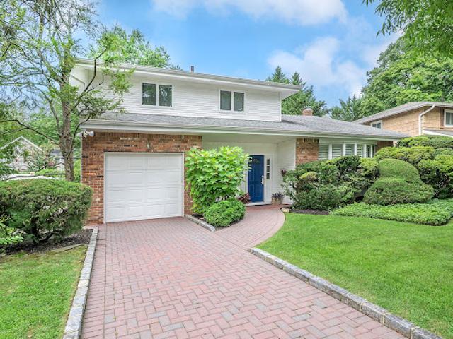 House for sale in Port Washington, Nassau County