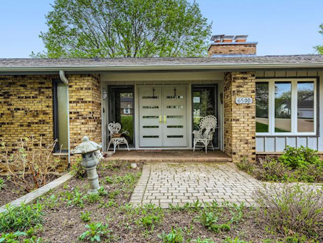 House for sale in Mchenry, Illinois