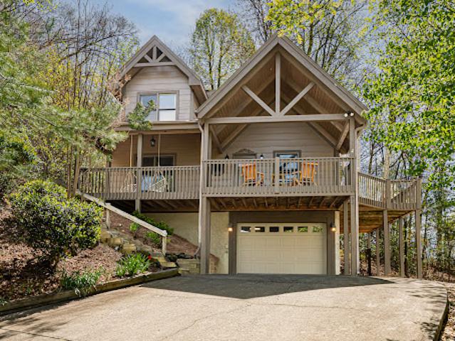 House for sale in Hendersonville