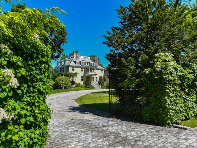 House for sale in Farmington