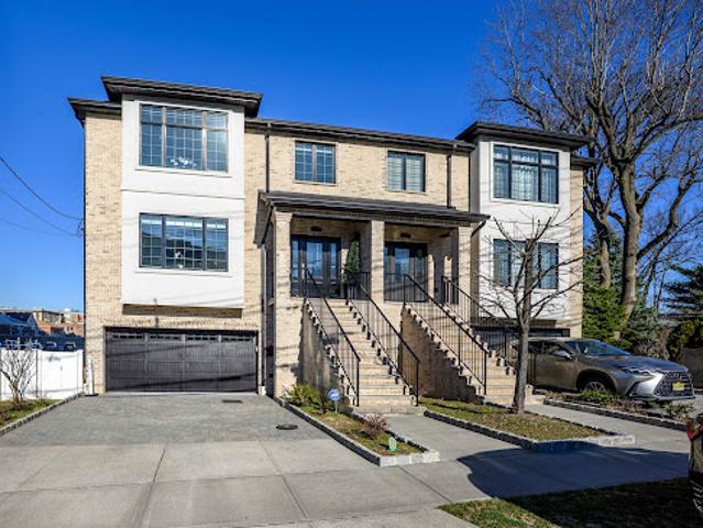 House for sale in Fort Lee, New Jersey