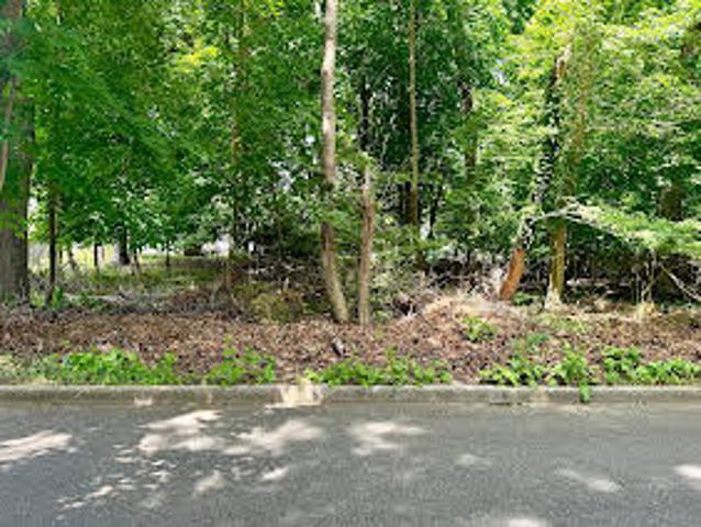 House for sale in Smithtown