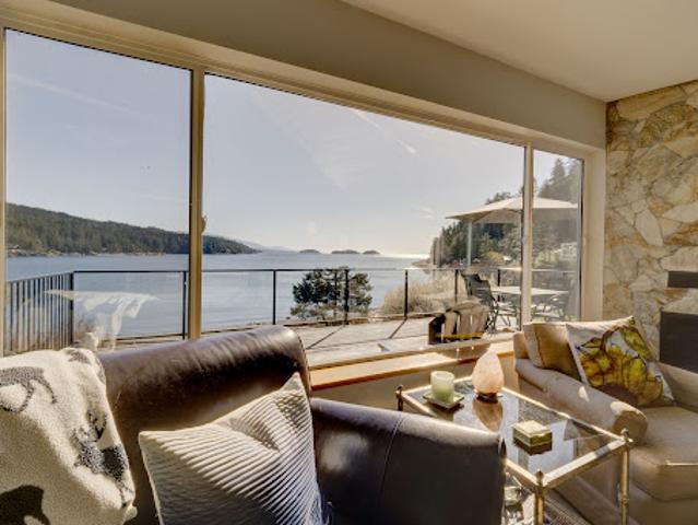 House for sale in Halfmoon Bay