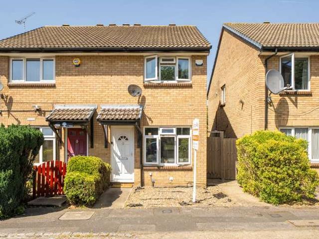 House for sale in Yeading, Greater London