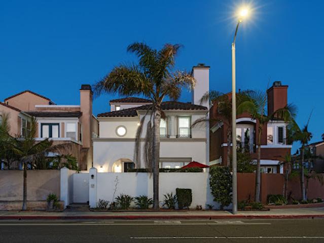 House for sale in Huntington Beach, California