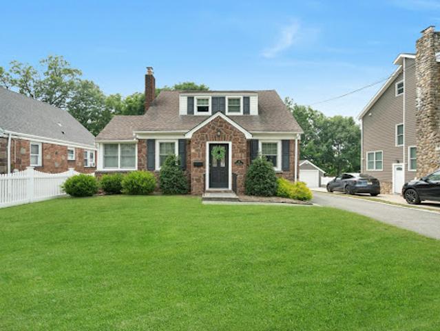 House for sale in Waldwick, New Jersey