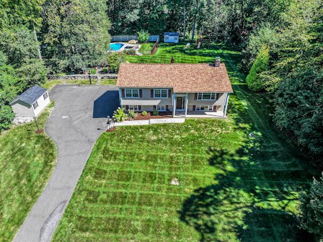 House for sale in Brookfield, Western Connecticut Planning Region
