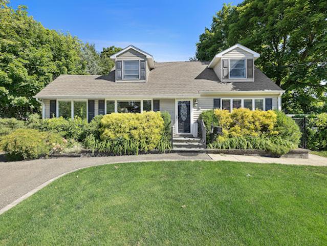 House for sale in Smithtown, New York