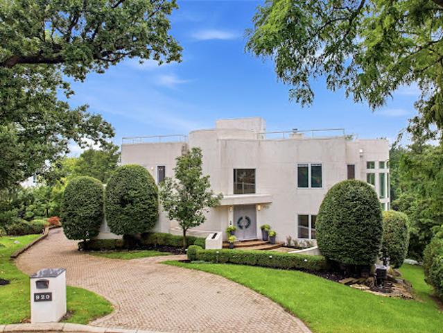 House for sale in Oak Brook, Illinois