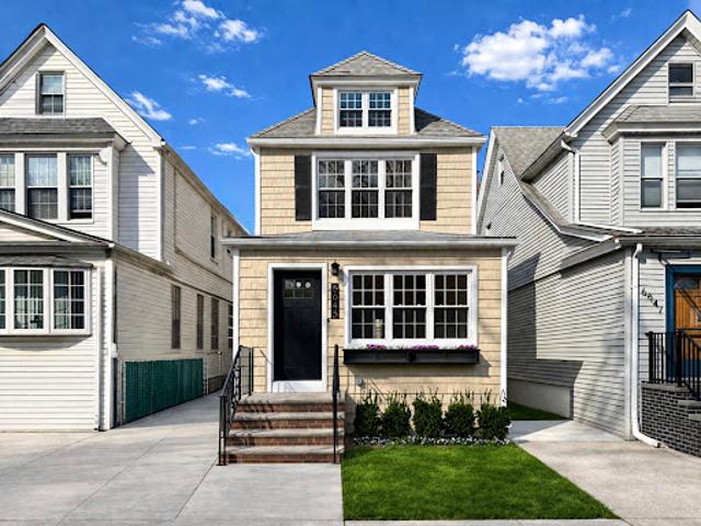 House for sale in Queens, Arverne