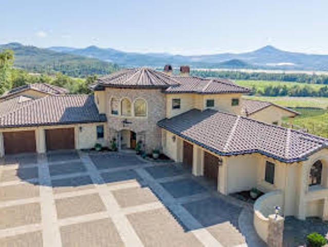 House for sale in Eagle Point