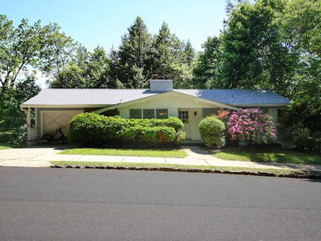 House for sale in Atlantic Highlands