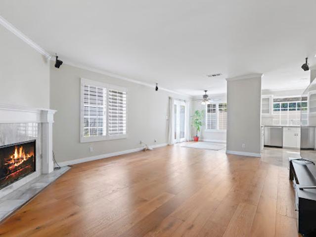 House for sale in Signal Hill, California