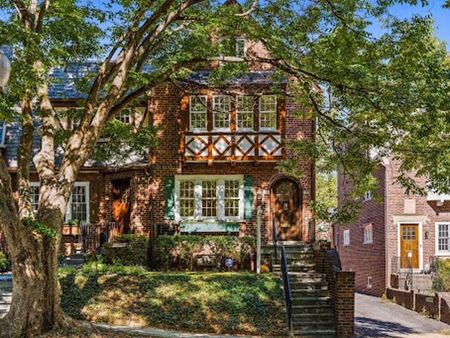 House for sale in Washington