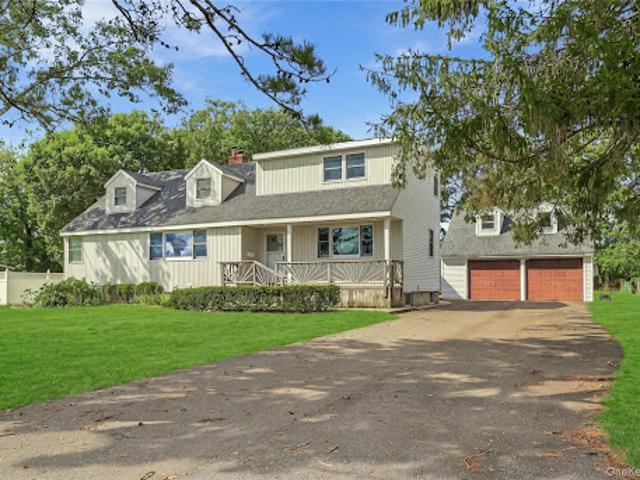 House for sale in West Babylon, Town of Babylon