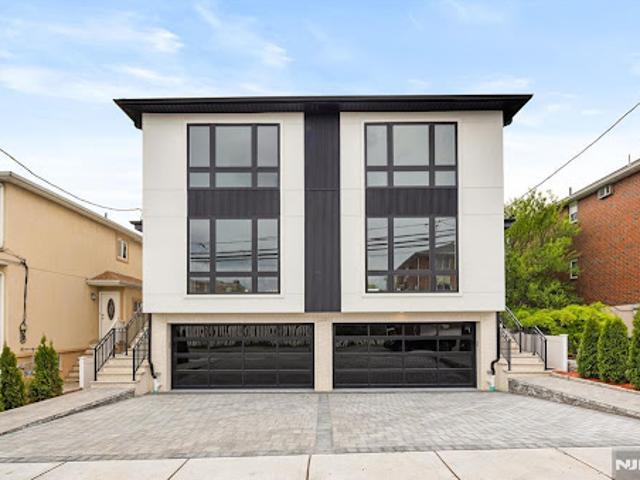 House for sale in Palisades Park, New Jersey
