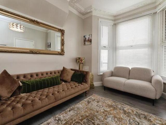 House for sale in Loxford, Seven Kings