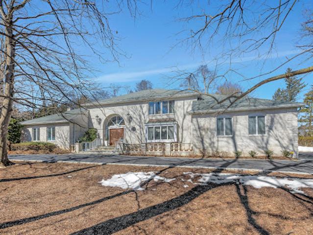 House for sale in Franklin Lakes, New Jersey