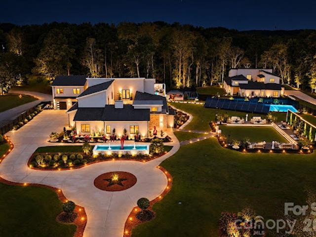 House for sale in Charlotte, Mecklenburg County
