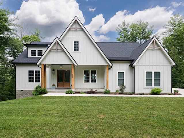 House for sale in Hendersonville
