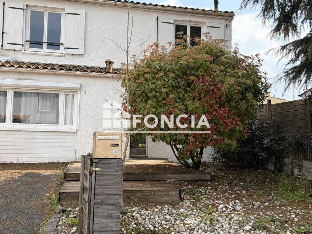 Maison location à Gond-Pontouvre, Charente