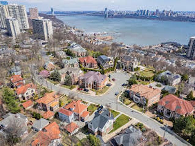 House for sale in Fort Lee