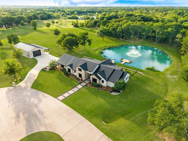 House for sale in Wills Point, Texas
