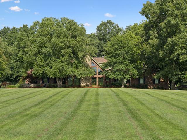 House for sale in Greenbrier