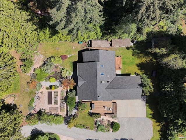 House for sale in Halfmoon Bay, British Columbia
