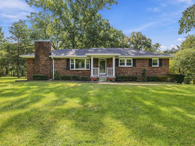House for sale in La Grange, Oldham County