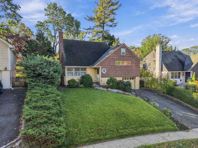 House for sale in Port Washington, Nassau County