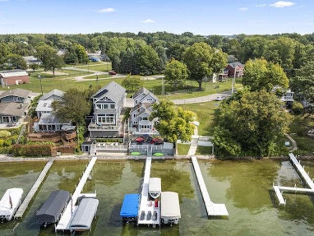 House for sale in Syracuse, Indiana