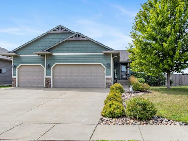 House for sale in Harrisburg, South Dakota