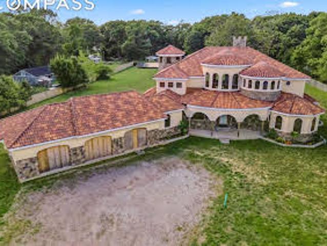 House for sale in Bohemia