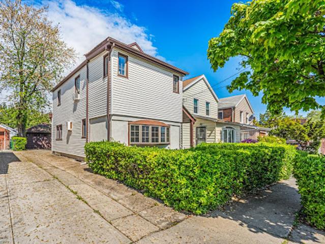 House for sale in Queens, Arverne
