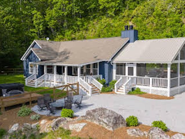 House for sale in Glenville