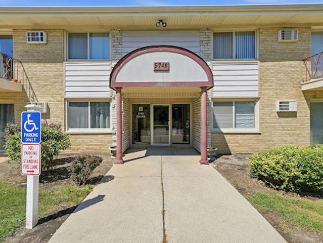 House for sale in Clarendon Hills, Illinois